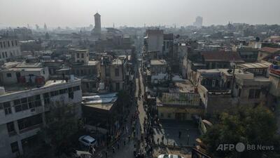 シリア首都にロケット弾3発直撃、モスクが損傷