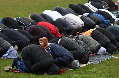 校内での礼拝禁止めぐる裁判、ムスリム生徒敗訴 英