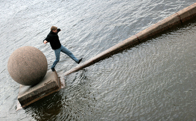 洪水で堤防が決壊、エルミタージュ美術館にも迫る水 - ロシア