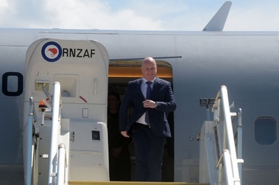 NZ首相、民間機で日本へ 搭乗の軍用機が中継地で故障