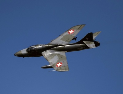 米カリフォルニア州で戦闘機墜落、1人死亡