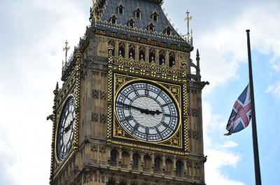 ネオナチ違法集団の男女に英で有罪判決 息子に「アドルフ」と命名