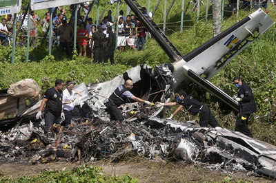 小型機墜落、乗客乗員16人全員死亡 ブラジル