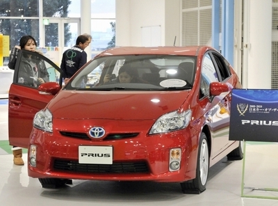 トヨタ、ハイブリッド車生産台数を2年で倍増へ 日経