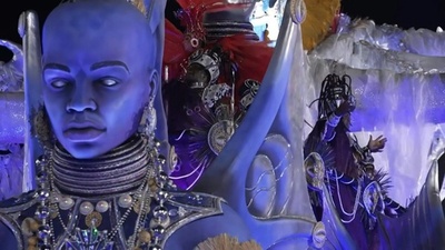 動画:リオのカーニバル、パレード開幕 米アカデミー賞への期待で熱気上昇