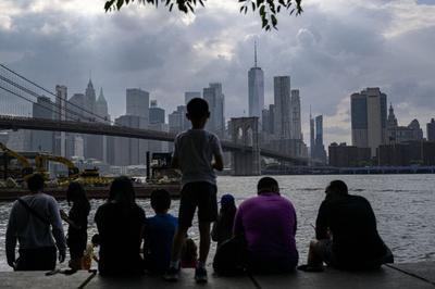 「移住先は他の都市に」 米NY市、メキシコ国境でチラシ配布