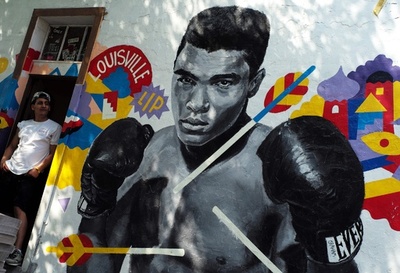 引退後も闘い続けたアリ氏、最強の男を苦しめたパーキンソン病