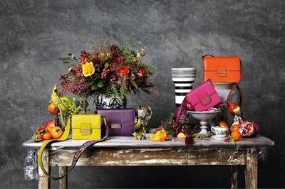 フォークロアなムードを踏襲、「エトロ」秋冬新作バッグ“レインボー”