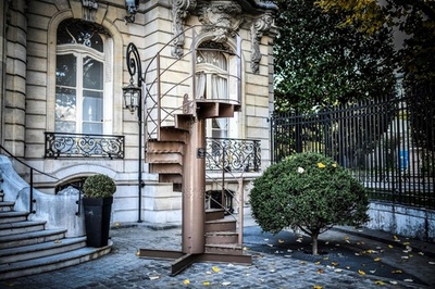 エッフェル塔の階段の一部、来月競売へ