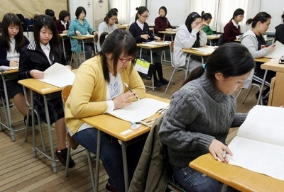 受験競争が激化、増える若者の自殺 韓国
