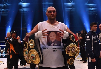 絶対王者クリチコが11年ぶりに敗戦、新王者は試合後に熱唱