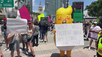 動画:「米国に王はいらない」 反トランプ大規模デモ、各地で再び