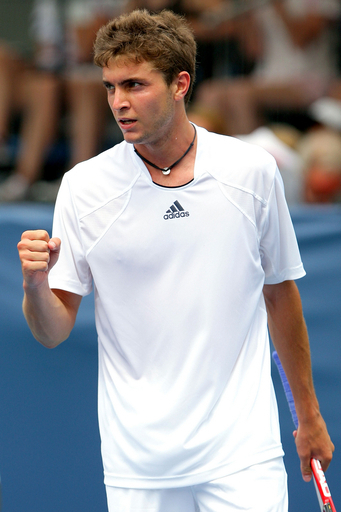 シモン キュエリー退け決勝進出