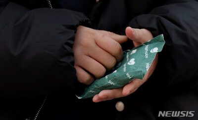 「体を温めよう」背中に貼ったカイロ、油断すると大やけど…韓国で増える患者