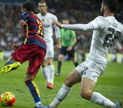 イスコに2試合の出場停止処分、クラシコでネイマールに蹴り