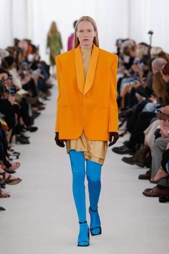 「バレンシアガ」17年春夏