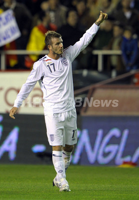 ベッカム スペイン戦でボビー ムーア氏の出場記録に並ぶ 写真3枚 ファッション ニュースならmode Press Powered By Afpbb News