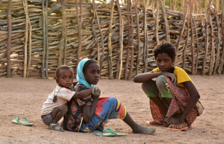 世界の子どもの半数以上に戦争、貧困、性差別の脅威