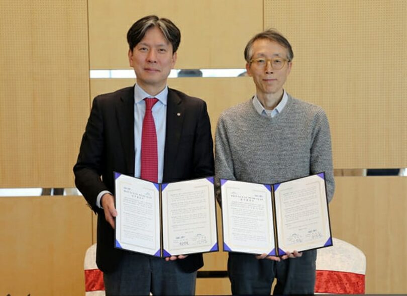 違法賭博情報や取り締まりなどに関する技術交流協定を8日に締結した江原ランドとKAISTの関係者(c)KOREA WAVE