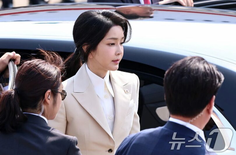 2024年6月10日、ソウル空港に到着したユン・ソンニョル（尹錫悦）大統領の妻キム・ゴニ（金建希）氏(c)news1