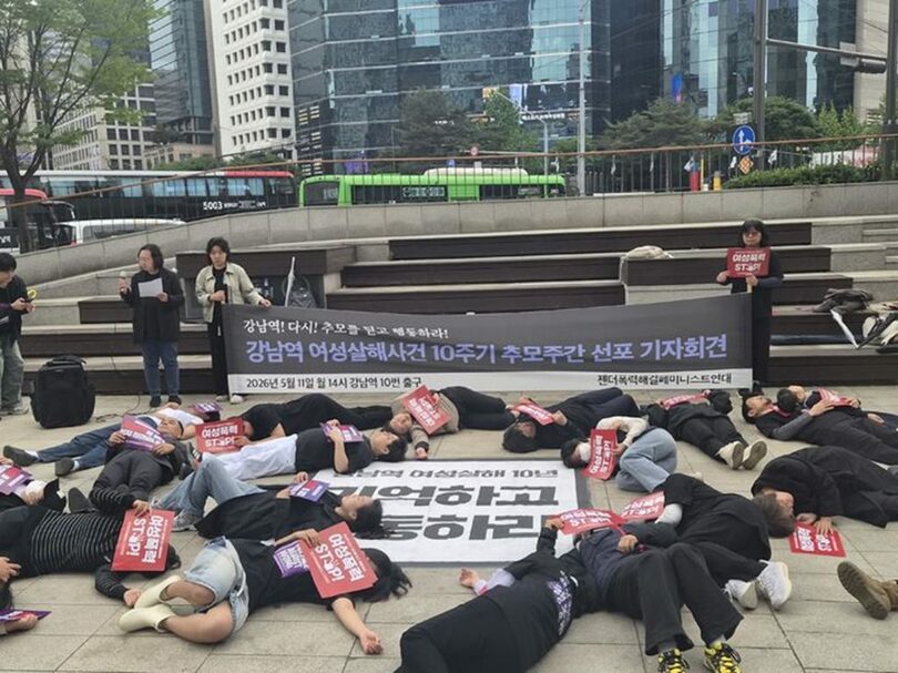 江南駅女性殺害事件10周忌の追悼パフォーマンス(c)NEWSIS