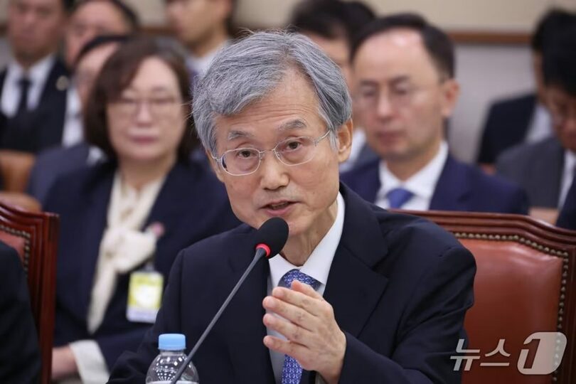 チョ・ヒデ（曺喜大）最高裁長官が6日、ソウル・汝矣島の国会で開かれた法制司法委員会の最高裁などに対する国政監査で議員の質問に答えている(c)news1