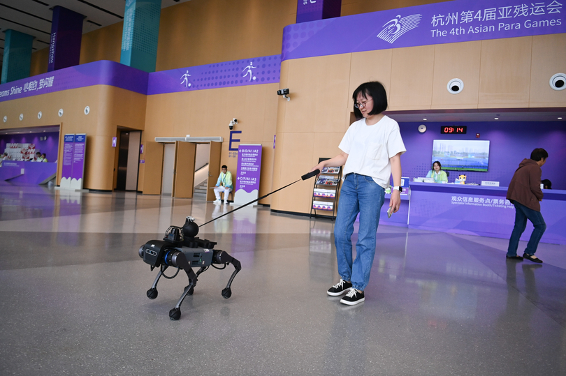 盲導犬ロボット「小西」が活躍 杭州アジアパラ