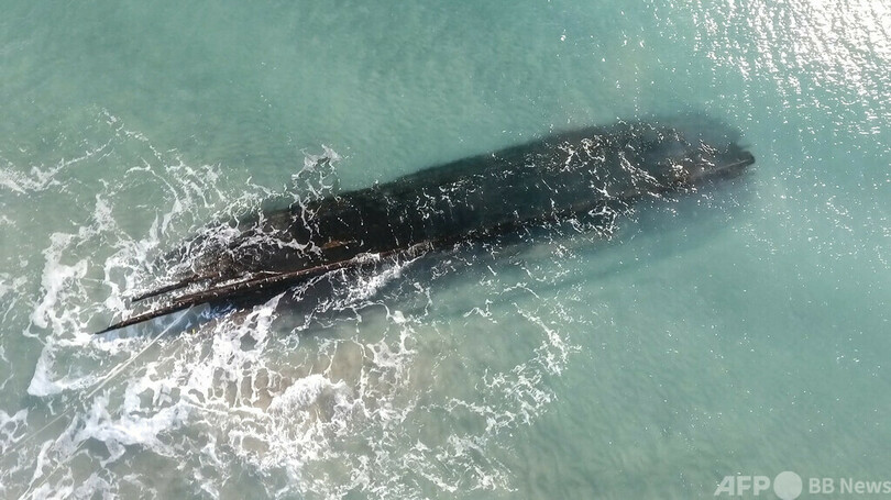 カナダの島に謎の難破船が出現、19世紀のものか