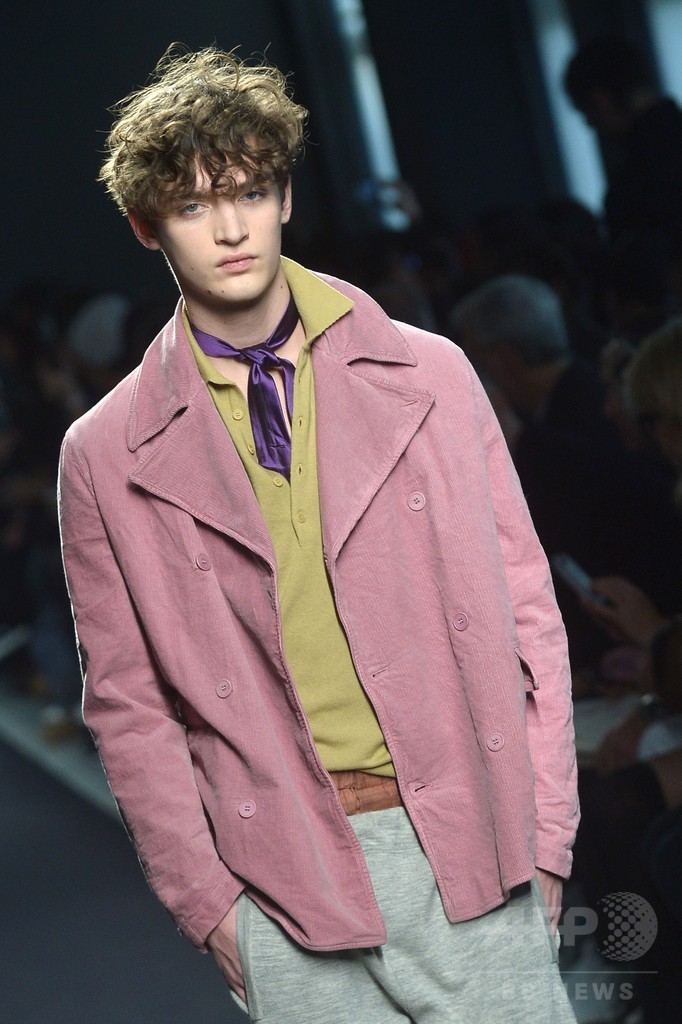 コーデュロイ素材で快適さを追求、「ボッテガ・ヴェネタ」15/16年秋冬メンズ