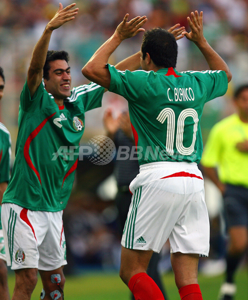 メキシコ パラグアイに快勝し準決勝へ 国際ニュース Afpbb News