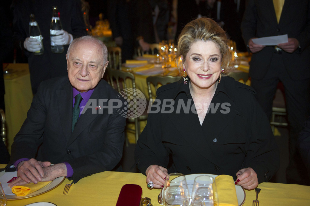 D・クルーガーやゴルチエら出席、パリでエイズ撲滅のチャリティパーティ