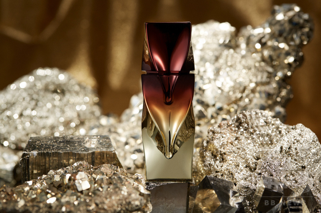 「クリスチャン ルブタン」官能的でエレガントな新作パフュームオイル