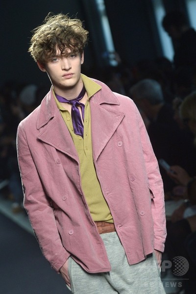 コーデュロイ素材で快適さを追求、「ボッテガ・ヴェネタ」15/16年秋冬メンズ