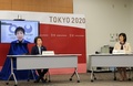 東京五輪・パラリンピックに関する5者協議に臨む、（左から）東京都の小池百合子知事、東京オリンピック・パラリンピック競技大会組織委員会の橋本聖子会長、丸川珠代五輪相（2021年3月20日撮影）。(c)YOSHIKAZU TSUNO / POOL / AFP