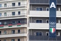 東京五輪選手村、イタリア（右）とケニア選手団の宿泊棟（2021年7月14日撮影）。(c)Behrouz MEHRI / AFP