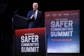 米コネティカット州ウェストハートフォードで開催された会合で演説を行うジョー・バイデン大統領（2023年6月16日撮影）。(c)Brendan Smialowski / AFP