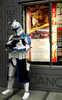 ニューヨーク国際子ども映画祭（New York International Children&apos;s Film Festival）で開催されたアニメ映画『スター・ウォーズ/クローン・ウォーズ（Star Wars: The Clone Wars）』の特別上映会に登場した、クローン・トルーパー（2008年8月10日撮影）。(c)AFP/Getty Images/Joe Corrigan