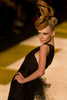 ブラジル・サンパウロで開催されたサンパウロ ファッションウィーク（Sao Paulo Fashion Week）で発表された「アンドレ・リマ（Andre Lima）」09/10秋冬コレクション（2009年1月22日撮影）。（c）AFP/Nelson Almeida