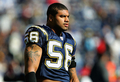 写真は、静かに試合開始に備えるチャージャーズのLBショーン・メリマン（%%Shawne Merriman%%）。(c)AFP/Getty Images Lisa Blumenfeld