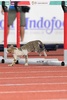 第18回アジア競技大会、陸上女子100メートルハードル予選。トラックに姿を現した野良猫（2018年8月25日撮影）。(c)AFP PHOTO / Martin BUREAU