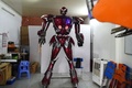 バイクのスペアパーツから作られたロボット・ワン。ベトナム首都ハノイの作業場で（2019年9月30日撮影）。(c)Nhac NGUYEN / AFP