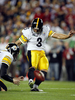 08NFL第43回スーパーボウル、フィールドゴールを蹴るピッツバーグ・スティーラーズのジェフ・ リード（%%Jeff Reed%%）。（2009年2月1日撮影）(c)AFP/Getty Images/Streeter Lecka
