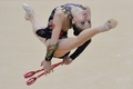 ロンドン五輪、新体操の各国選手の演技を紹介する。写真は個人総合予選に出場した中国のトウ森悦（Deng Senyue、2012年8月10日撮影）。(c)AFP/BEN STANSALL