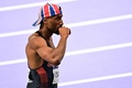 パリ五輪、陸上男子400メートル決勝。銀メダル獲得を喜ぶ英国のマシュー・ハドソンスミス（2024年8月7日撮影）。(c)Martin  BERNETTI / AFP
