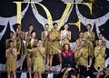 都内で発表された「ダイアン フォン ファステンバーグ（Diane von Furstenberg）」の14/15年秋冬コレクションのフィナーレに登場したデザイナー（2014年3月19日撮影）。(c)AFP／Yoshikazu TSUNO