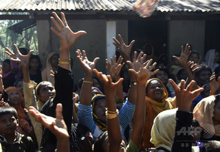 ロヒンギャ救援の赤十字トラックが事故、9人死亡 ロヒンギャ救援の赤十字トラックが事故、9人死亡