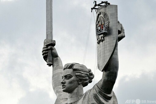 ウクライナ　祖国の擁護者記章 _130597259_kyiv_motherland_shu