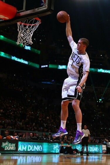 ダンクコンテストに出場したメイソン・プラムリー 写真4枚 国際