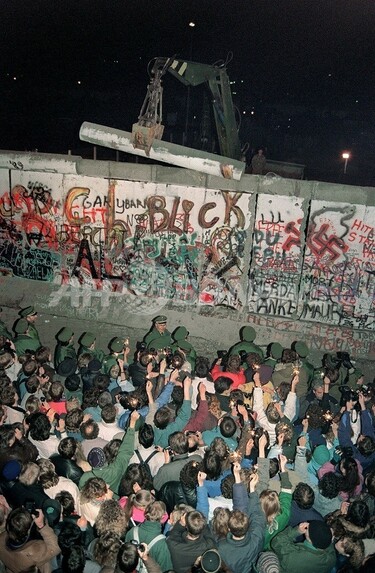 ベルリンの壁崩壊から20年、写真でふり返る熱狂 写真25枚 国際ニュース ...