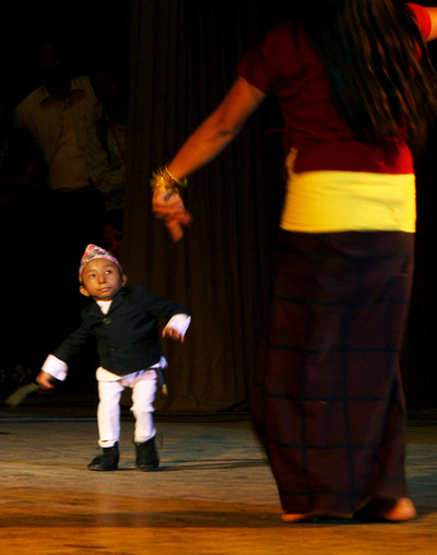 身長51センチのネパール青年、｢世界一背の低い人物｣でギネス認定へ